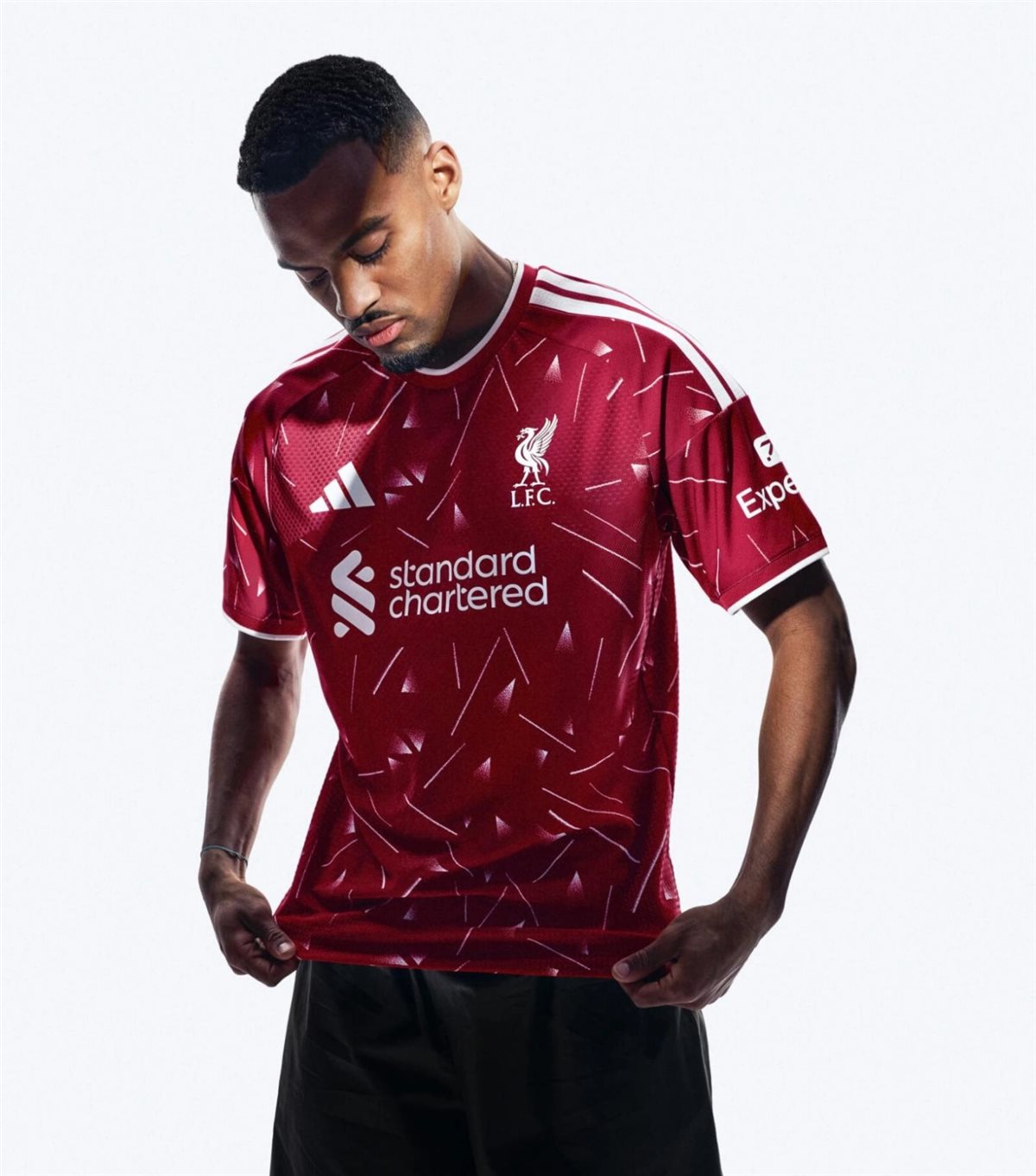 <strong>بدون تواجد محمد صلاح.. ليفربول يعلن عن قميصه للموسم الجديد&nbsp;</strong>