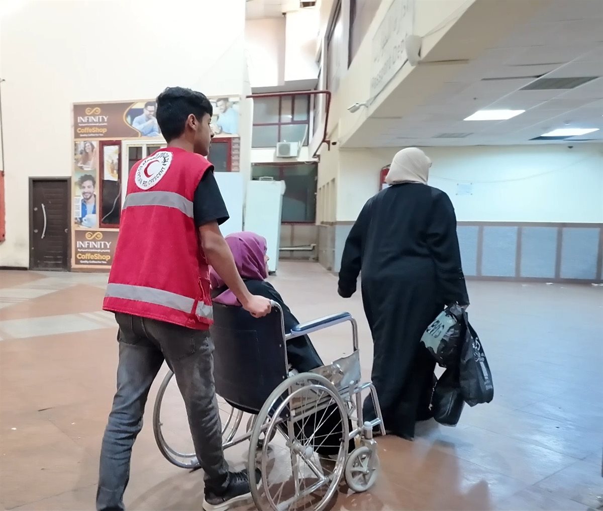 الهلال الأحمر المصري يستقبل دفعة جديدة من مصابي غزة&nbsp;