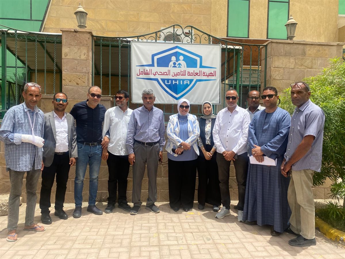 افتتاح منفذ جديد للتأمين الصحي الشامل بمجلس مدينة القرنة