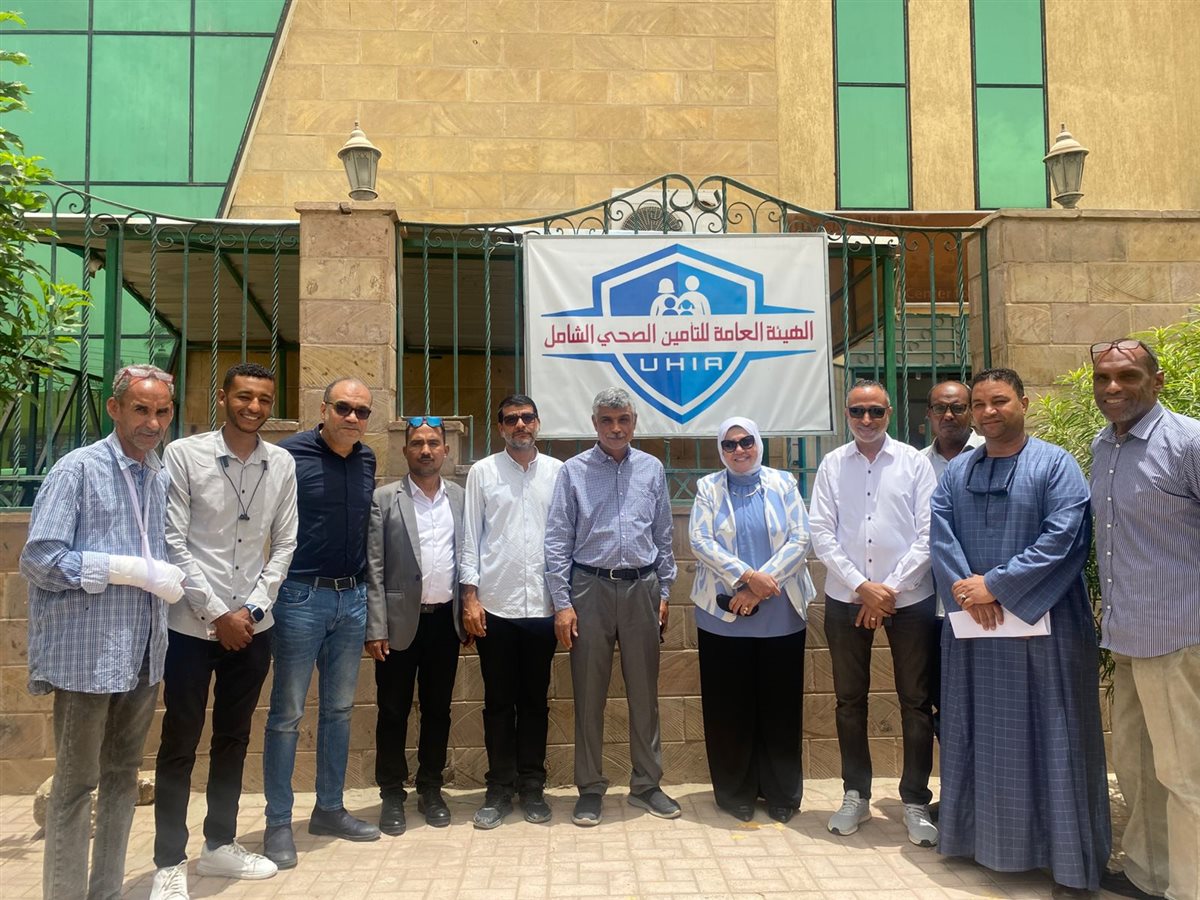 افتتاح منفذ جديد للتأمين الصحي الشامل بمجلس مدينة القرنة