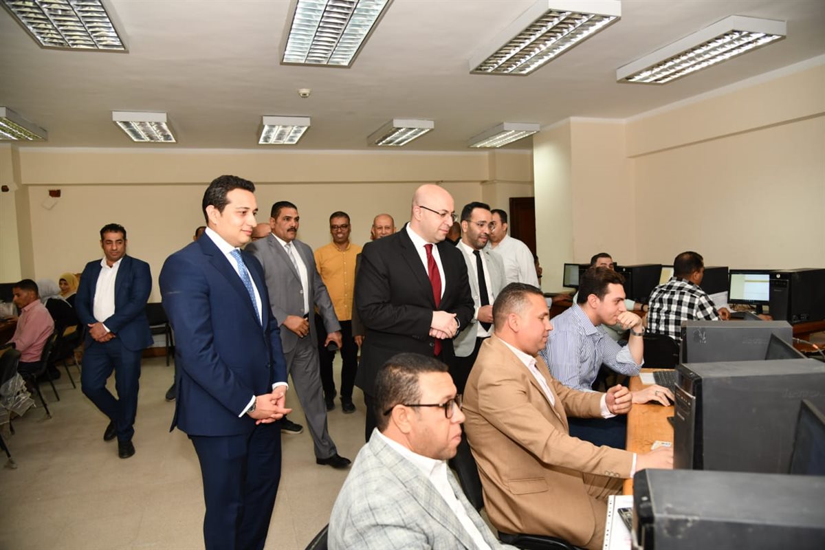 محافظ الفيوم يتفقد أعمال اختبارات المتقدمين