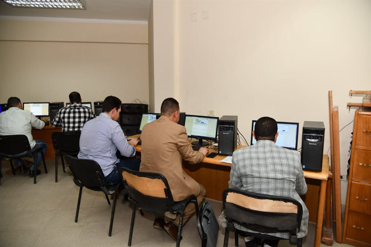 محافظ الفيوم يتفقد أعمال اختبارات المتقدمين