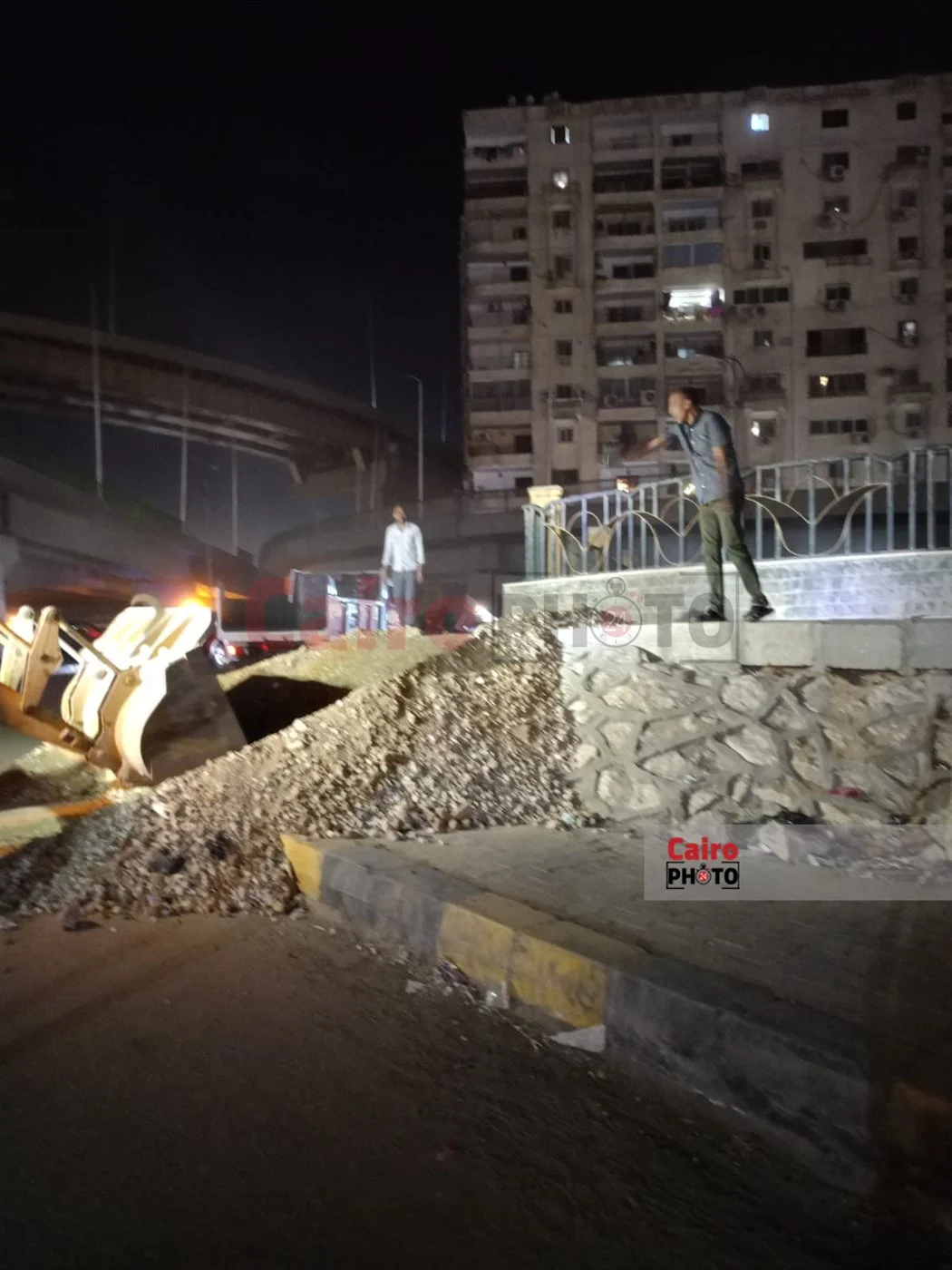 هبوط أرضي بممشى المريوطية السياحي