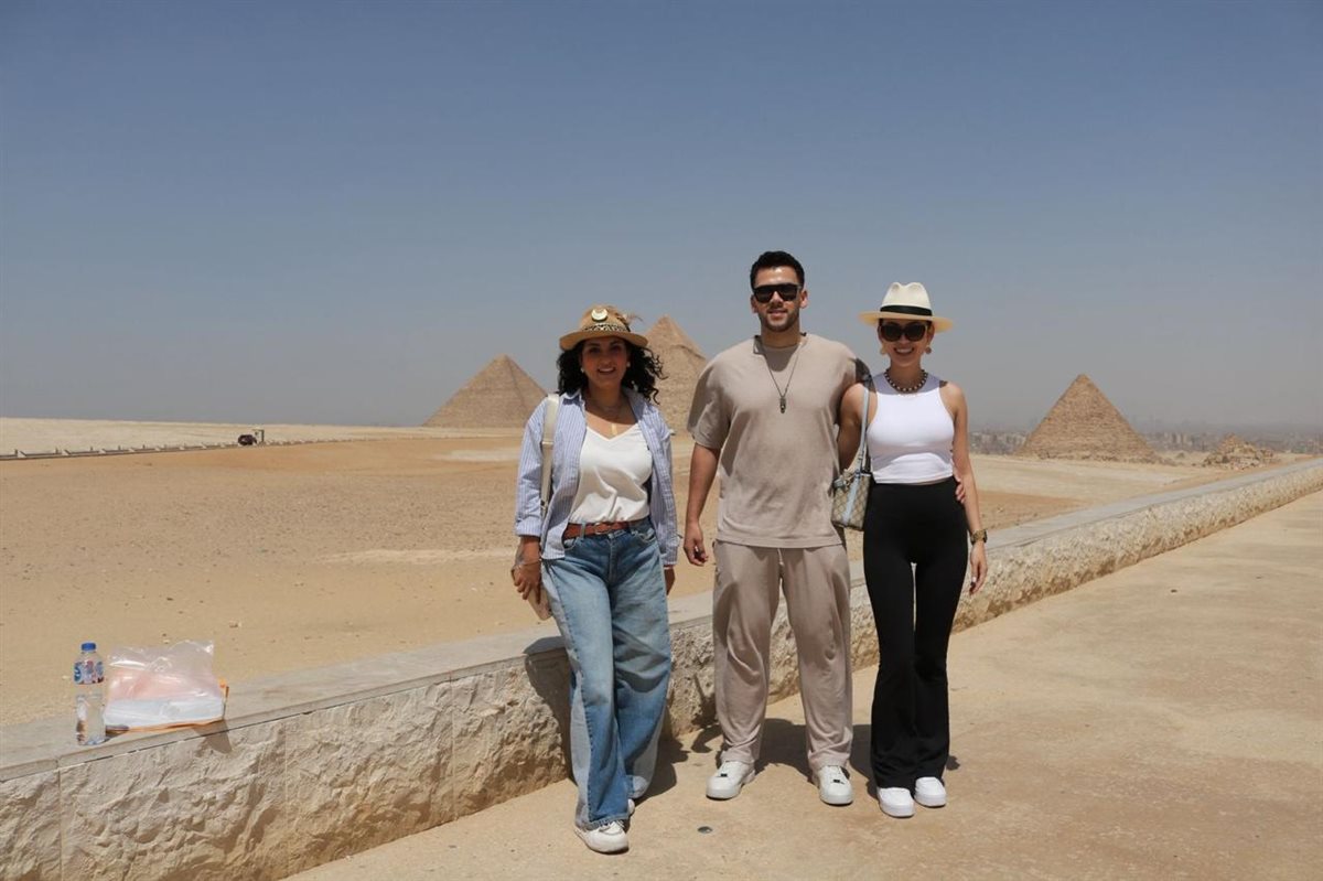 نجوم هوليوود في زيارة لأهرامات الجيزة