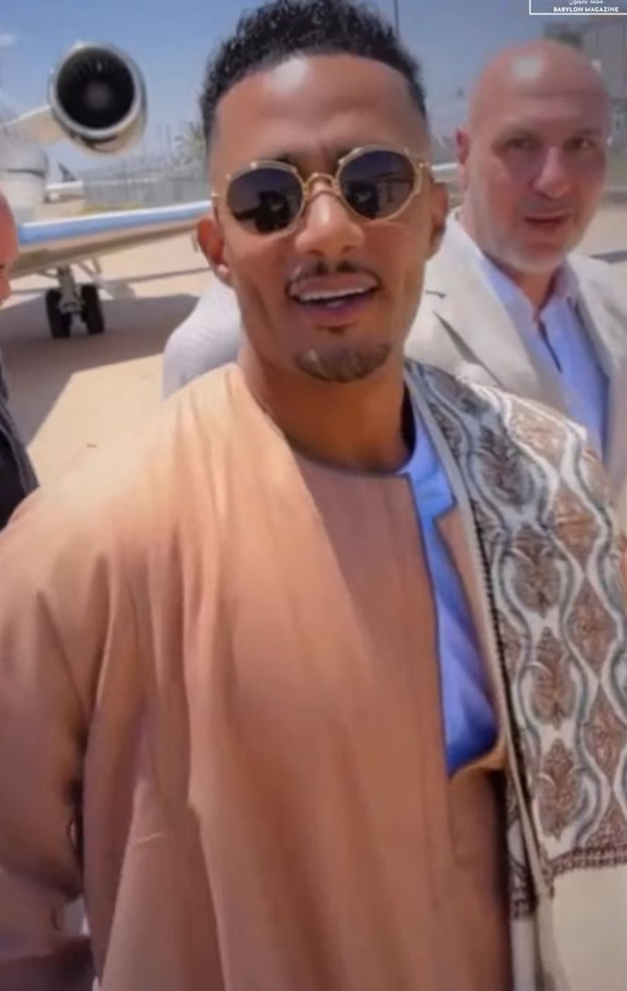 محمد رمضان يظهر بجلباب صعيدي &nbsp;قبل حضوره عرض فيلم أسد في العراق ويٌعلق: العيد الرسمي