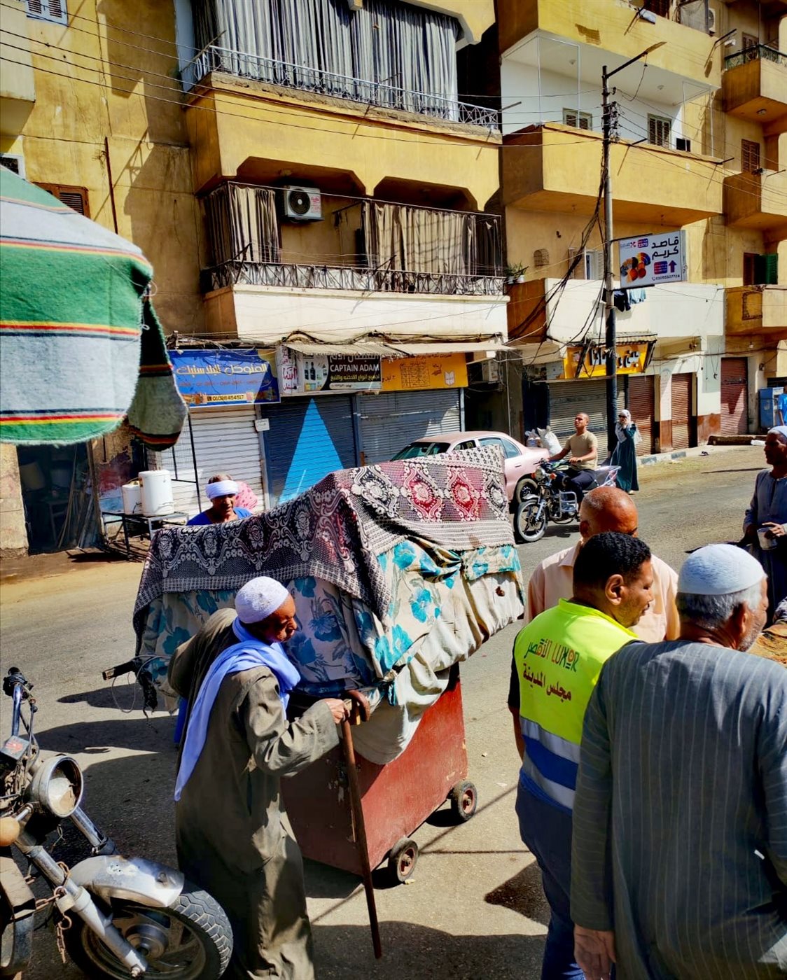 حملات لفرض الإنضباط بأسواق وشوارع الأقصر