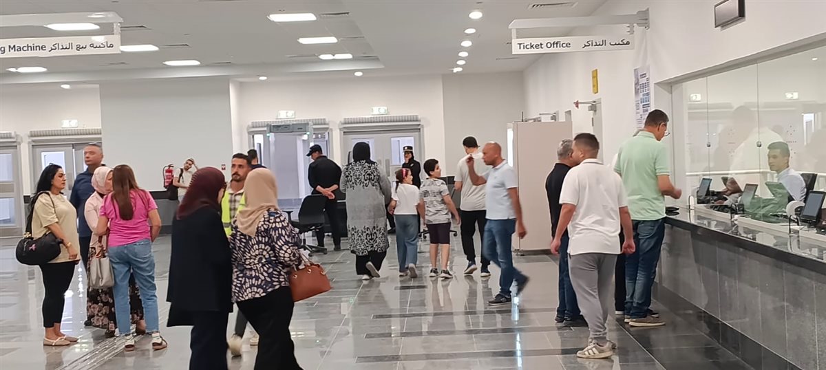 إقبال كبير من المواطنين على استقلال مونوريل شرق النيل