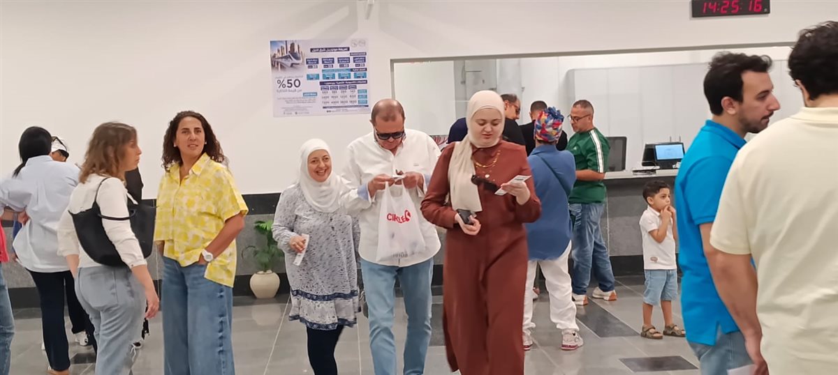 إقبال كبير من المواطنين على استقلال مونوريل شرق النيل