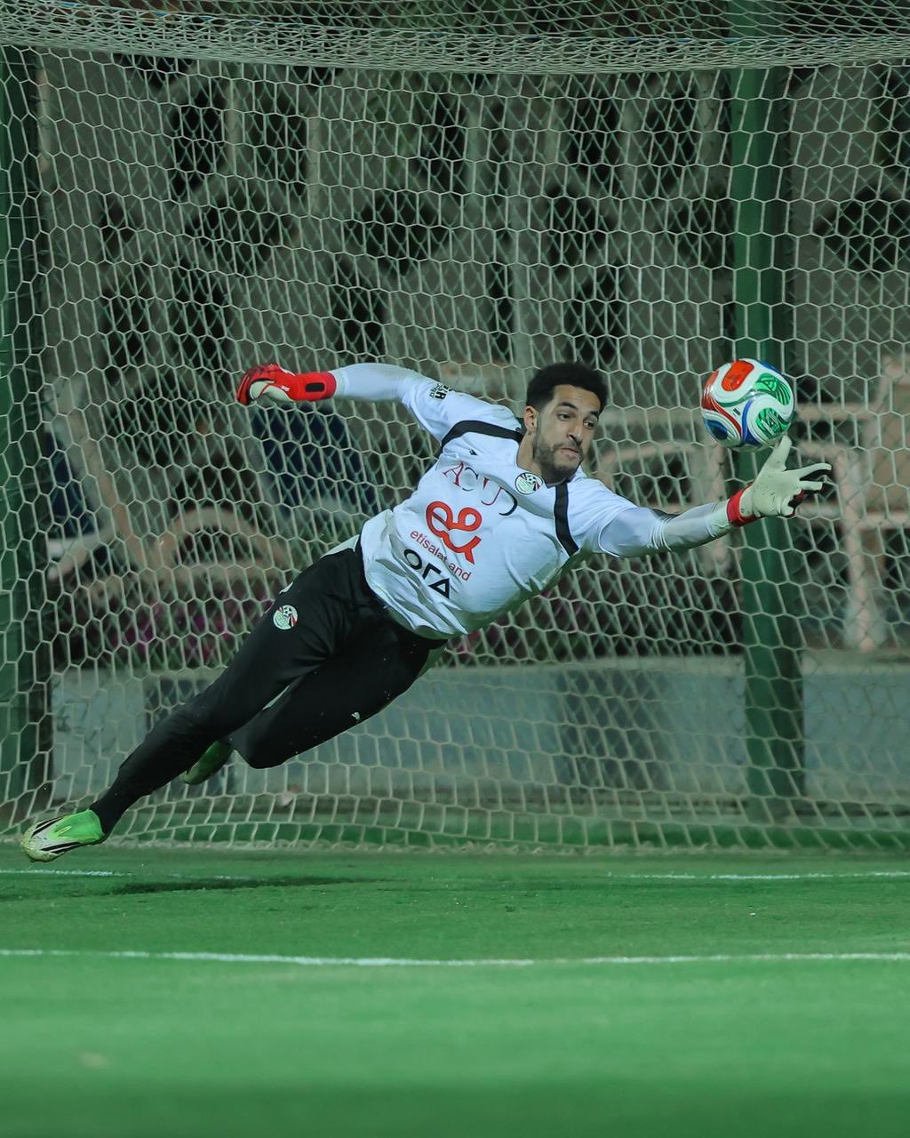 منتخب مصر يواصل استعداداته لودية روسيا بمشاركة ربيعة