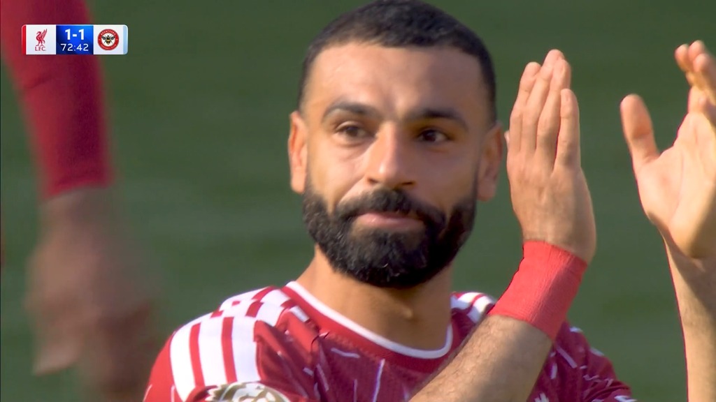 <strong>دموع واحتفاء وتحية كبيرة في مشهد النهاية للنجم محمد صلاح بـ ليفربول</strong>
