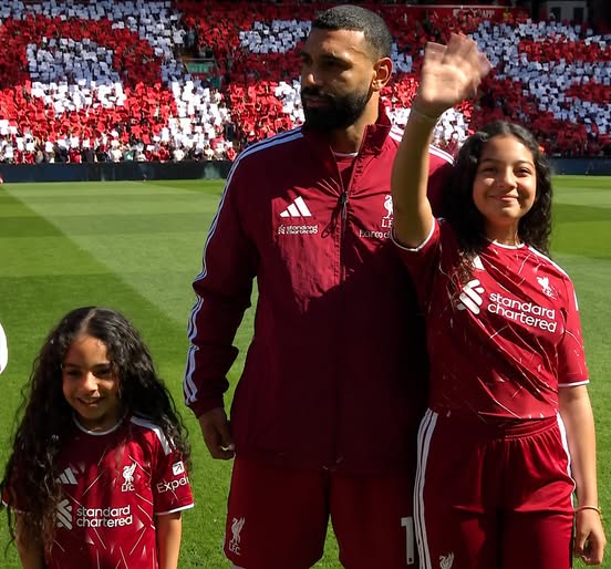 محمد صلاح وابنتيه