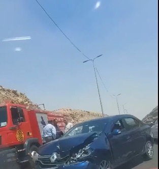<strong>تصادم عدد من السيارات أعلي طريق الاوتوستراد بحلوان</strong>