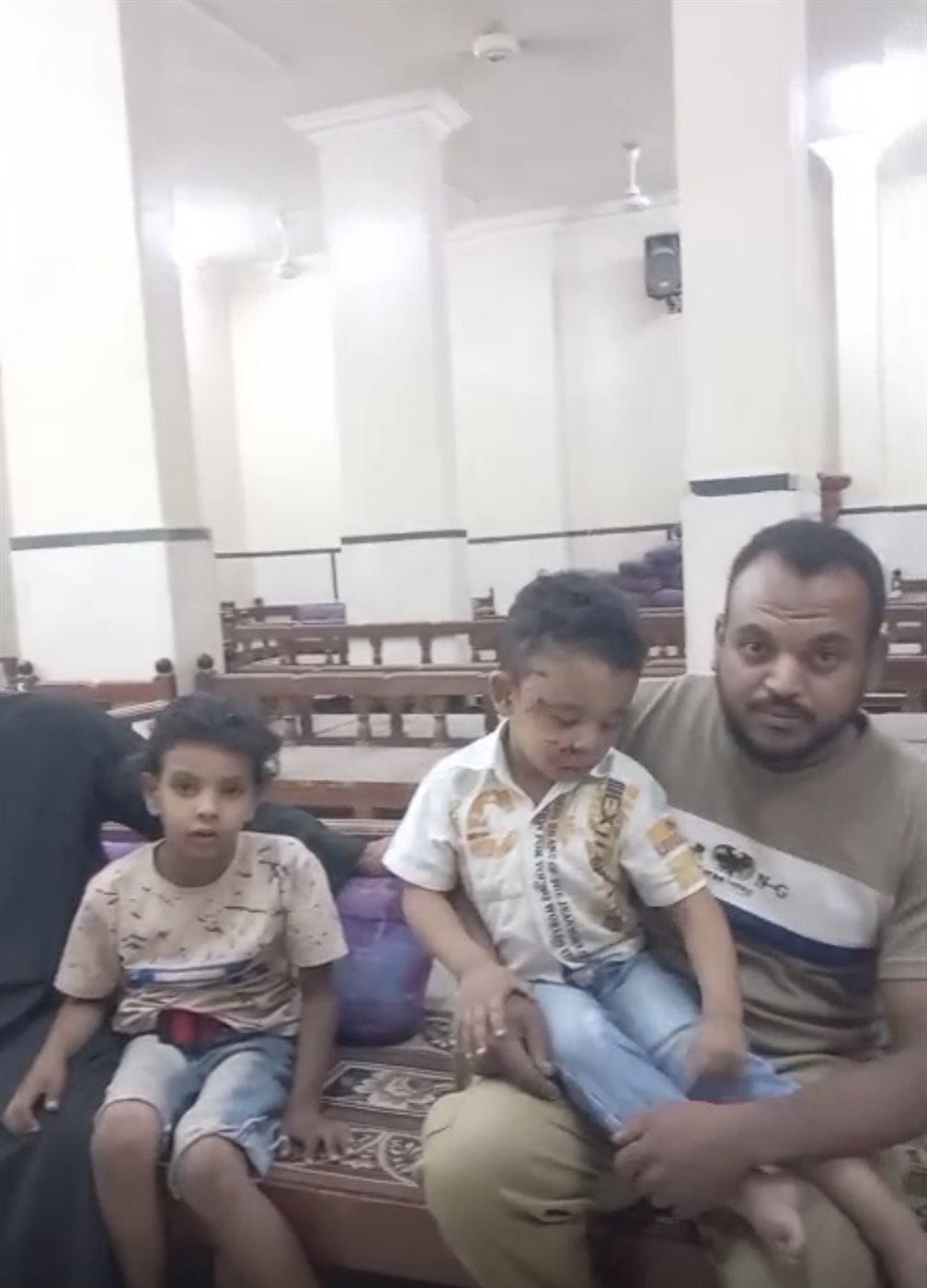 كلب ضال يعقر صغيرين بإسنا&nbsp;
