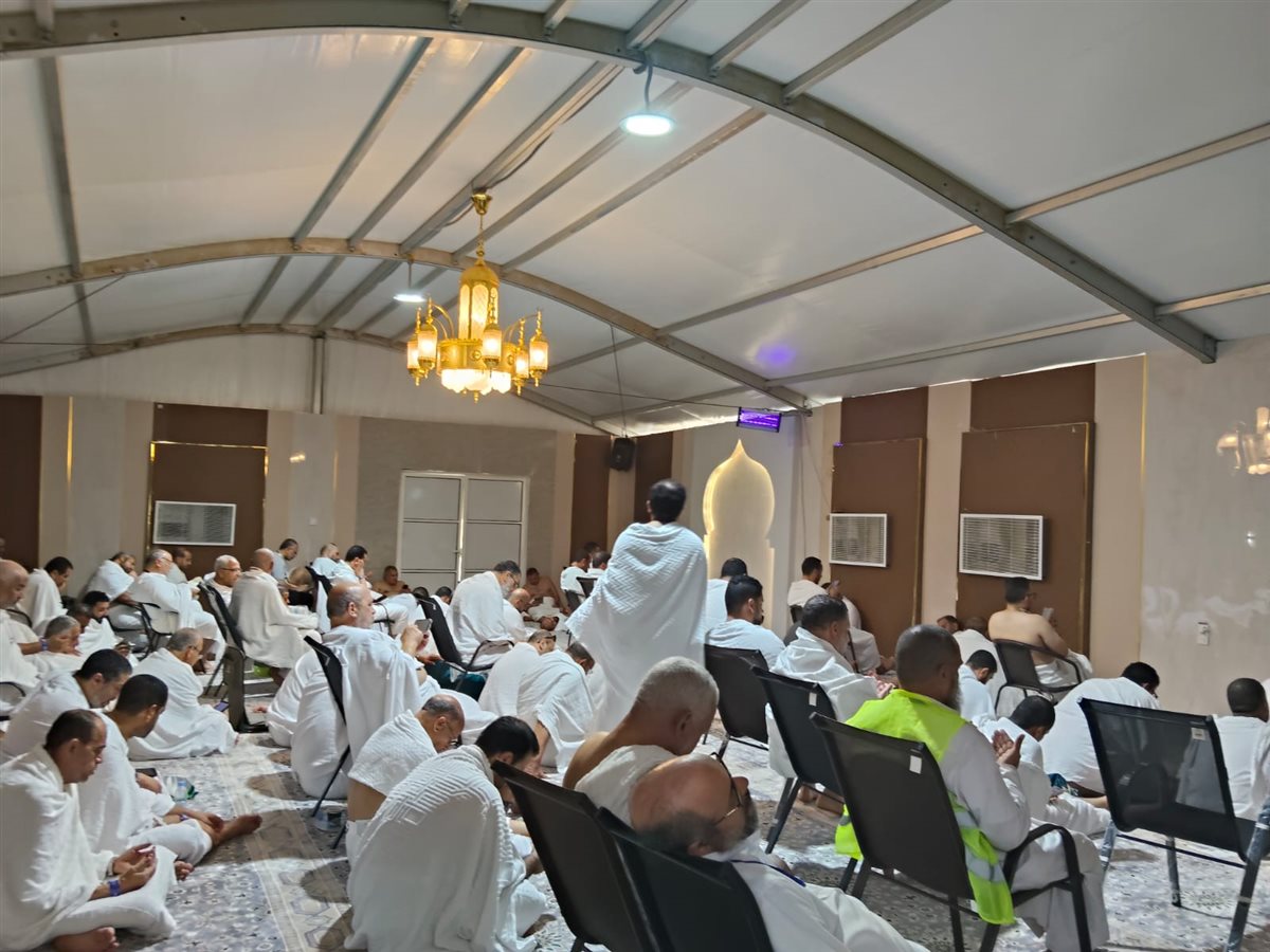 حجاج السياحة يستعدون للنفرة من عرفات إلى مزدلفة