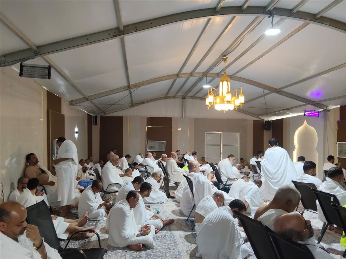 حجاج السياحة يستعدون للنفرة من عرفات إلى مزدلفة