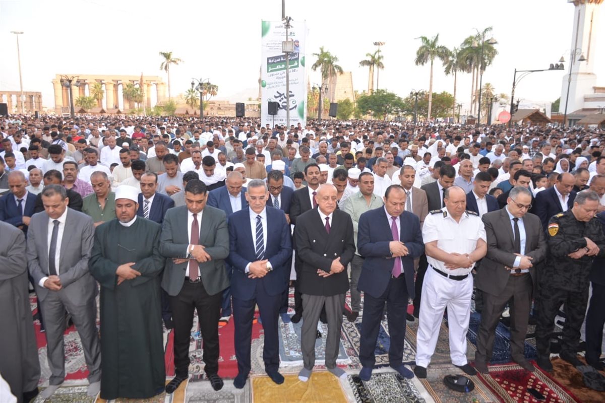 محافظ الأقصر والقيادات بساحة ابو الحجاج لصلاة العيد&nbsp;