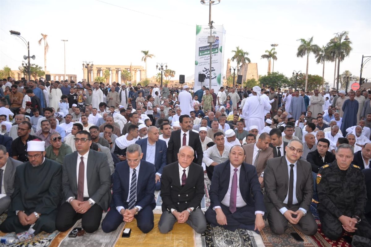 محافظ الأقصر والقيادات بساحة ابو الحجاج لصلاة العيد&nbsp;