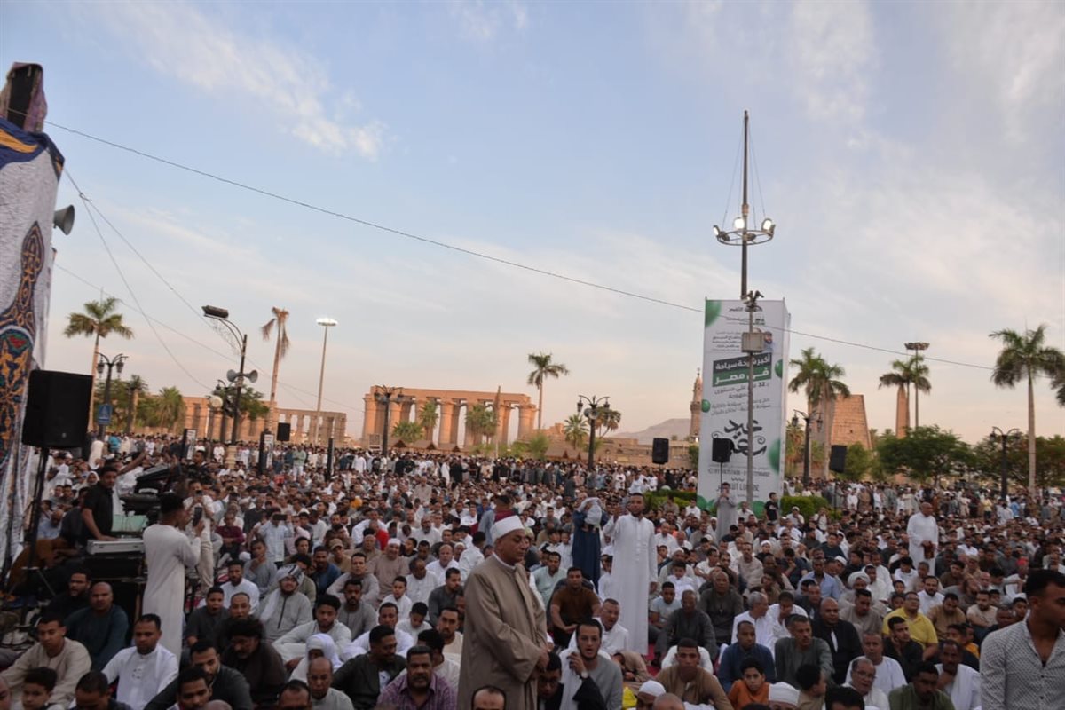 محافظ الأقصر والقيادات بساحة ابو الحجاج لصلاة العيد&nbsp;