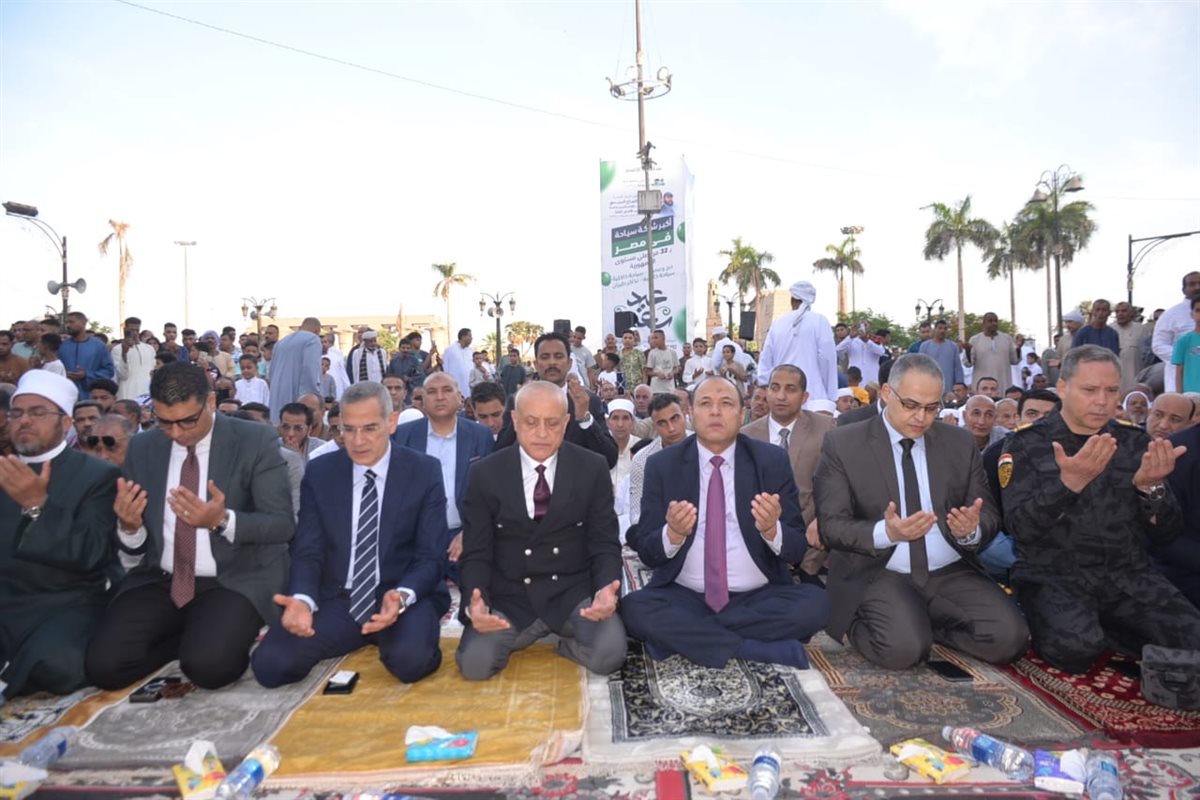 محافظ الأقصر والقيادات بساحة ابو الحجاج لصلاة العيد&nbsp;