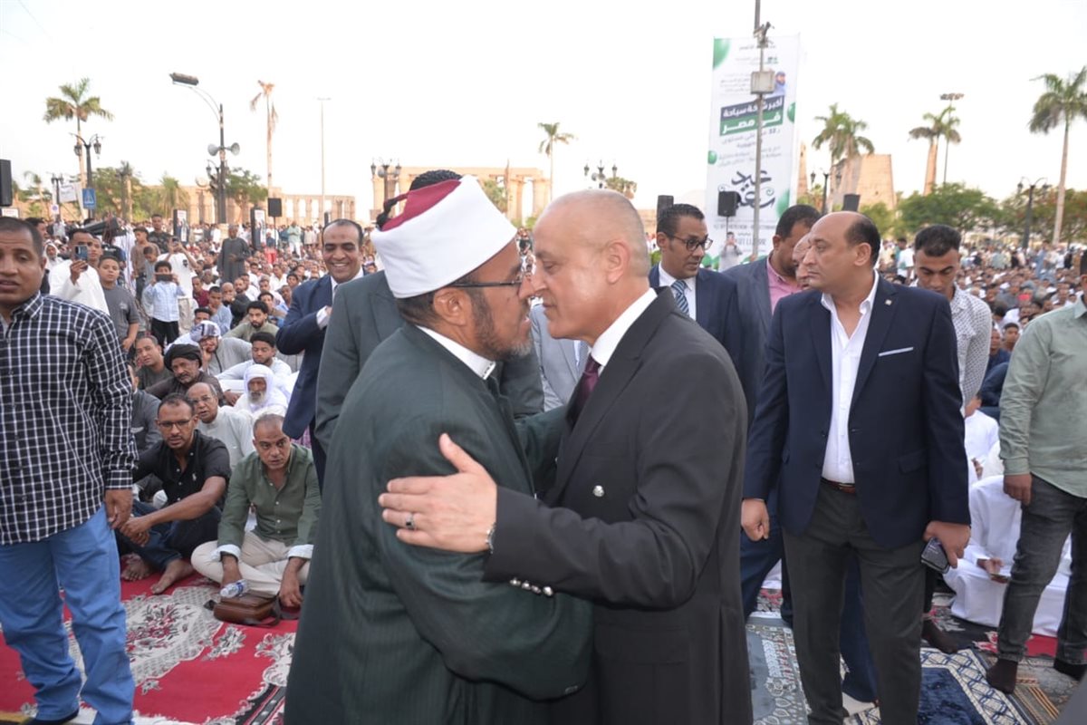 محافظ الأقصر والقيادات بساحة ابو الحجاج لصلاة العيد&nbsp;