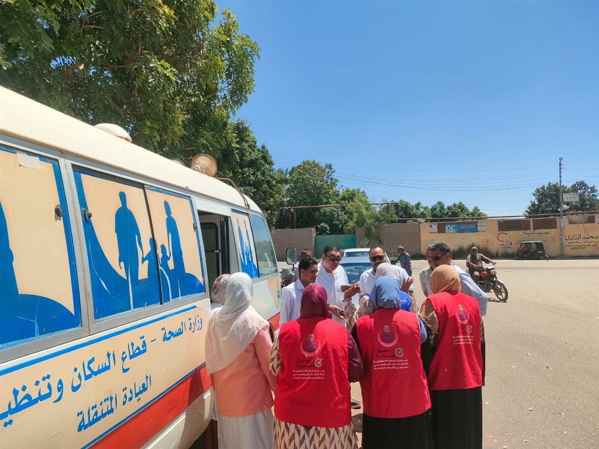 إحالة طبيب للتحقيق العاجل لغيابه خلال جولة تفقدية لوكيل وزارة الصحة بالأقصر في العيد
