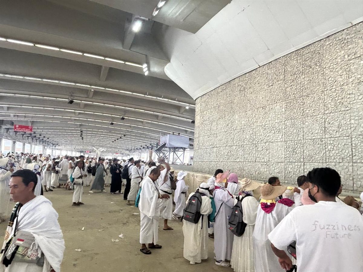 حجاج السياحة يقضون أيام التشريق بمخيمات منى