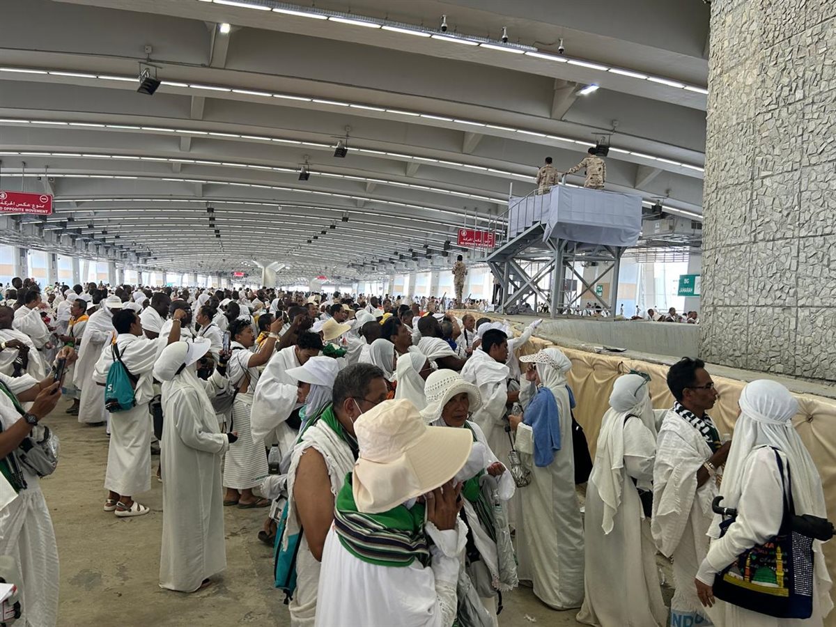 حجاج السياحة يقضون أيام التشريق بمخيمات منى