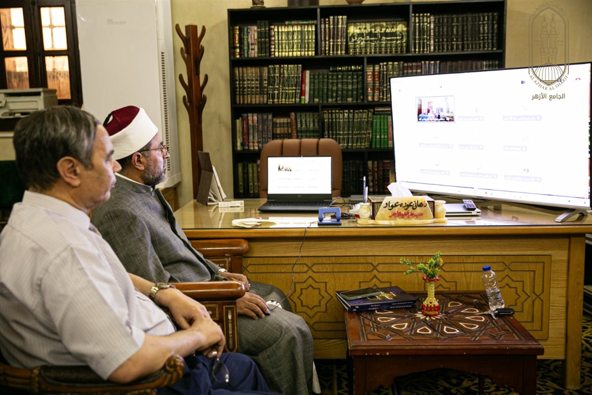 &nbsp;الدكتور عبد المنعم فؤاد المشرف العام على الأروقة الأزهرية