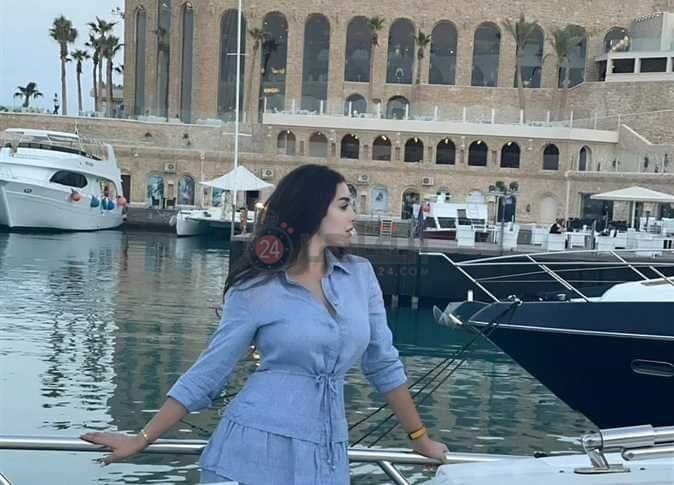 الفنانة 