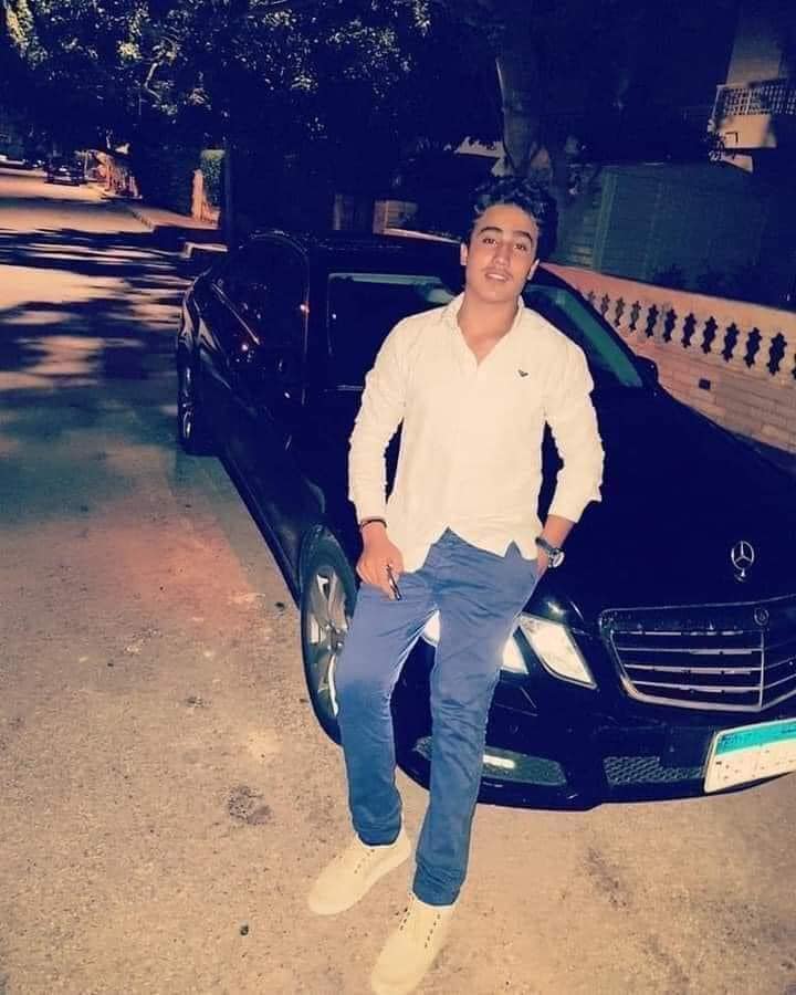 مصطفى حسين 