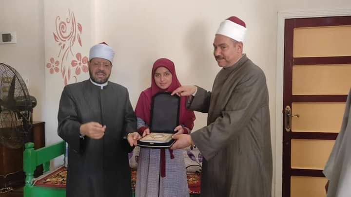 منطقة الوعظ بأسيوط تكرم الأولي على الجمهورية في الثانوية الأزهرية