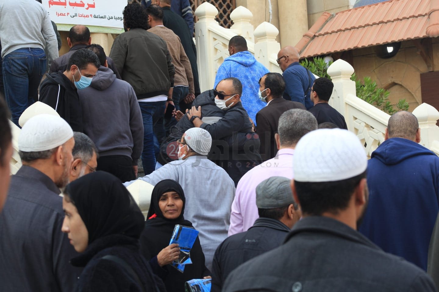 جنازة نجل شقيقة الفنان محمد منير (20)