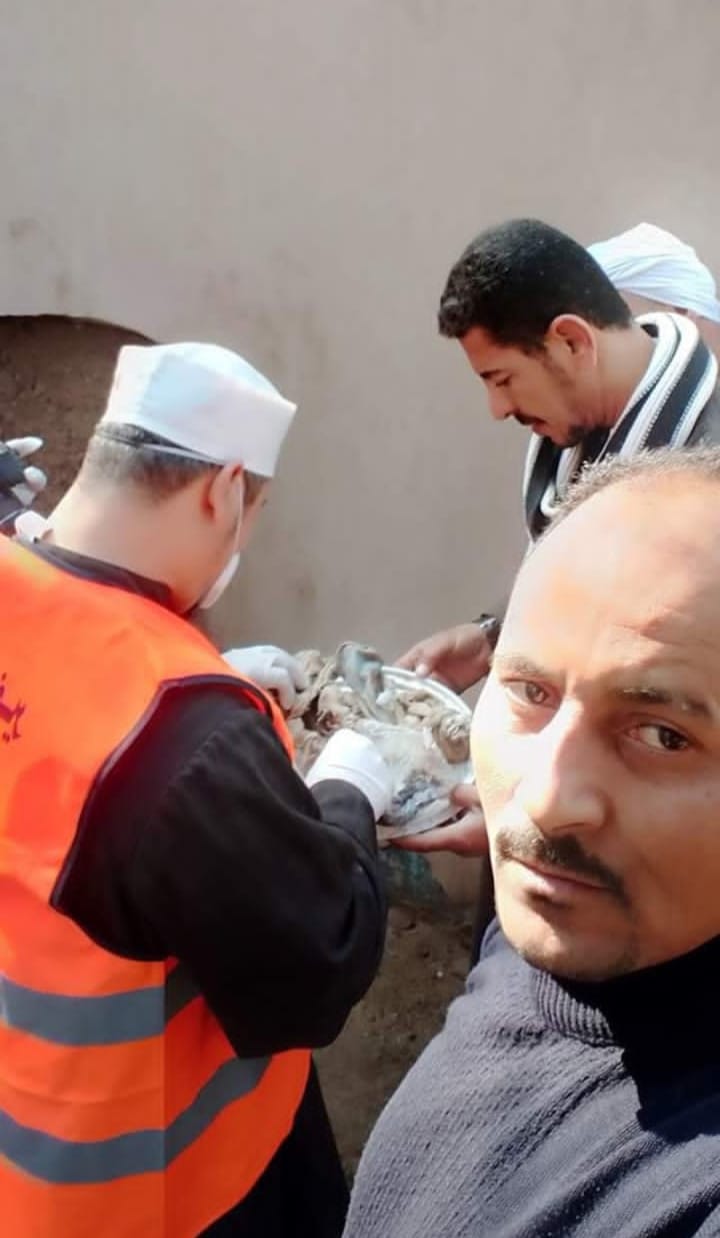 دجال سوهاج المدعو ياسر ابو سما أثناء ممارسته أعمال الدجل