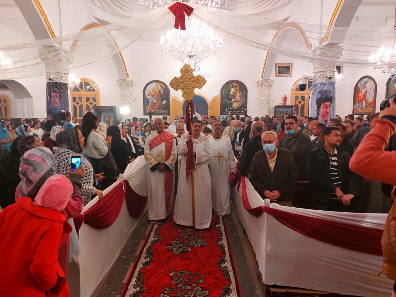  احتفالات أقباط الأقصر بعيد الميلاد المجيد بكنيسة&nbsp;العذراء مريم