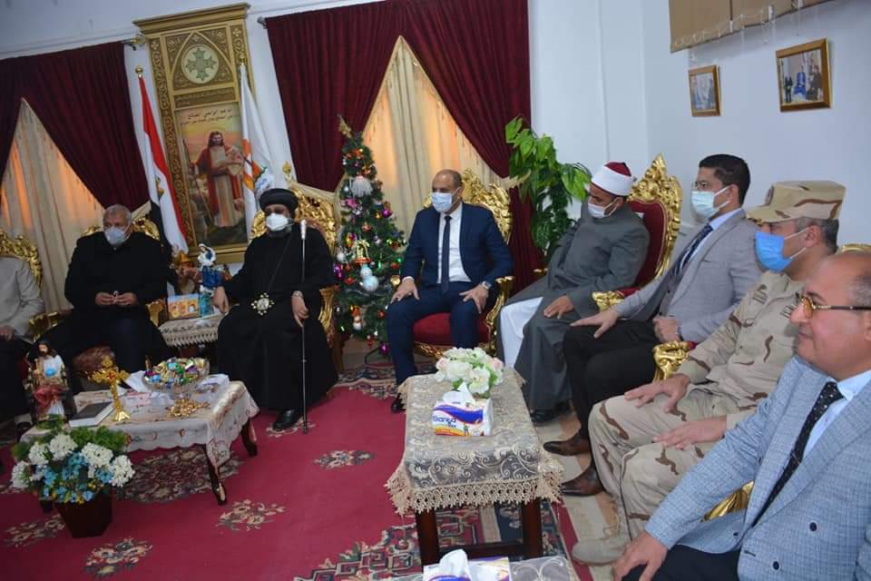 محافظ الوادي الجديد يهنئ الاقباط بعيد الميلاد المجيد (1)