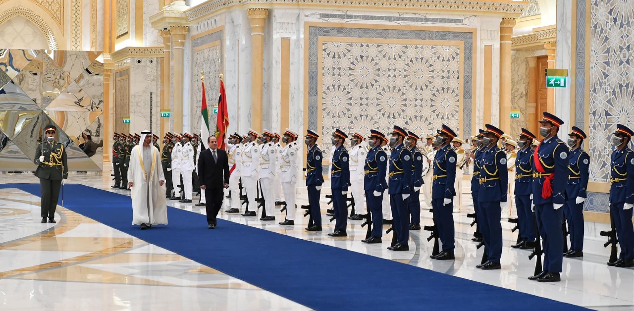السيسي مع ولي عهد أبو ظبي بالإمارات
