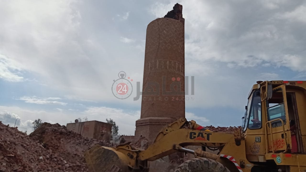  انهيار مدخنة مصنع طوب بالدقهلية
