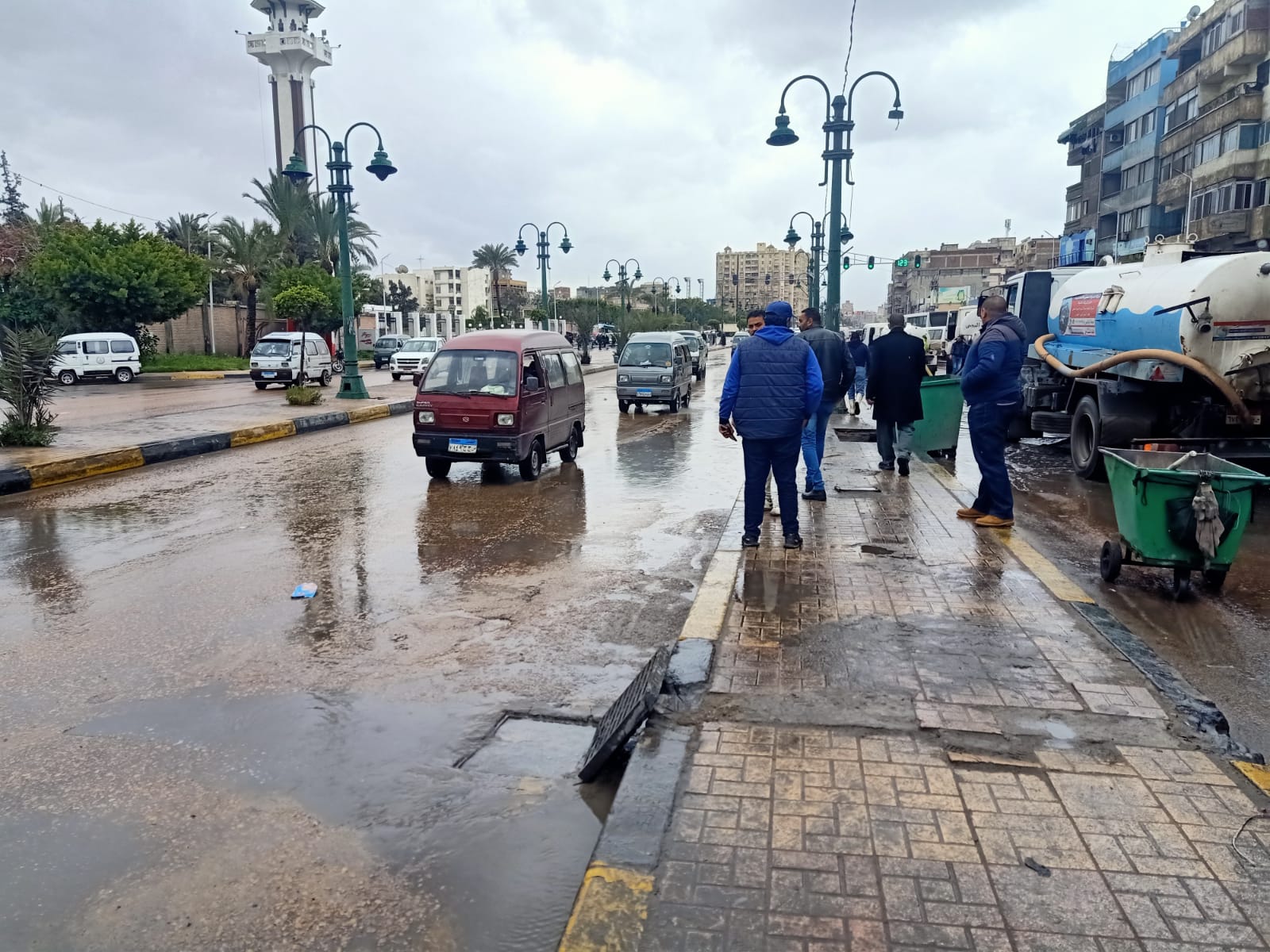 محافظ الإسكندرية يتابع تصريف مياه الأمطار 