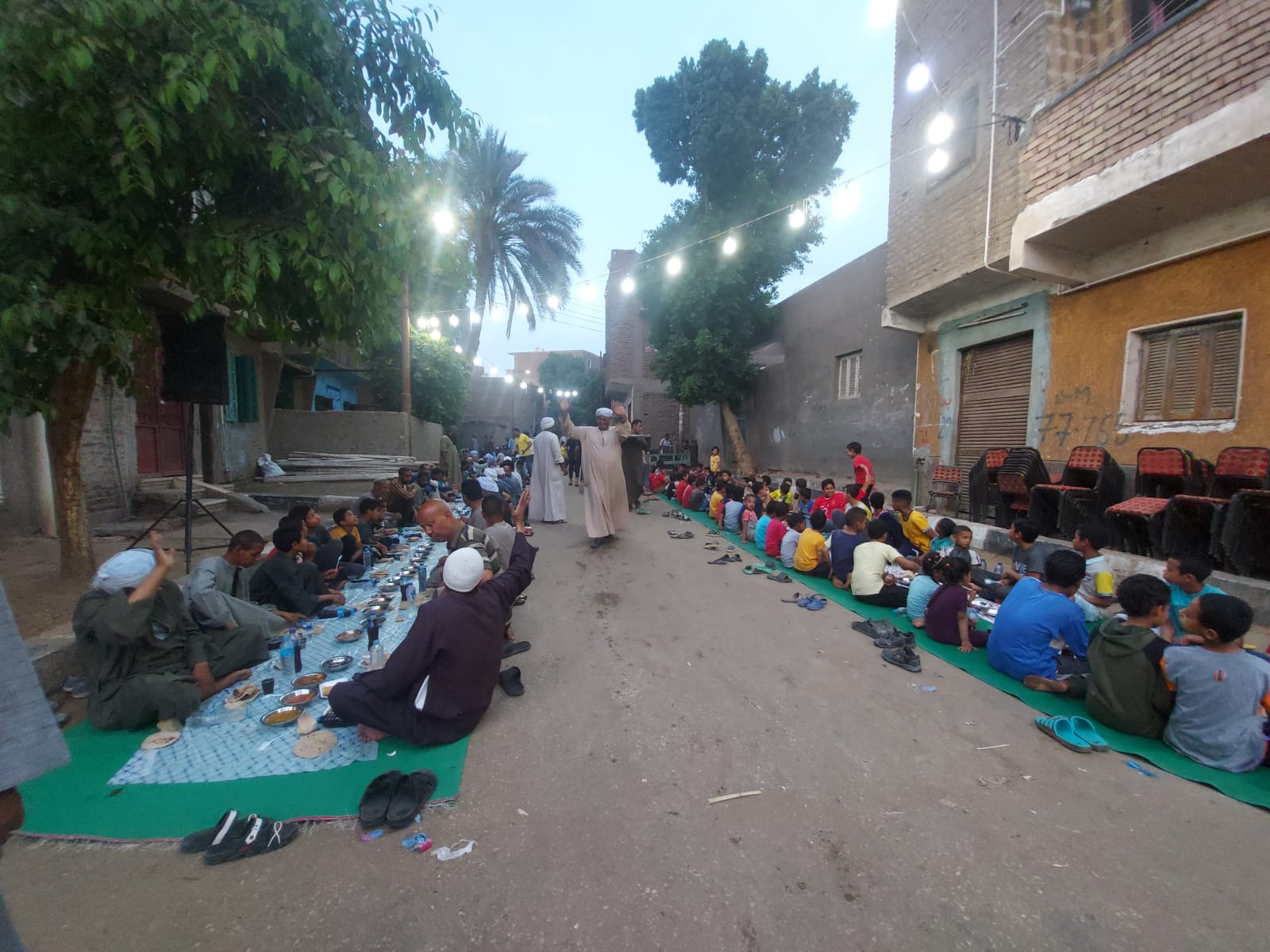 إفطار جماعي بقرية السمانين بالأقصر