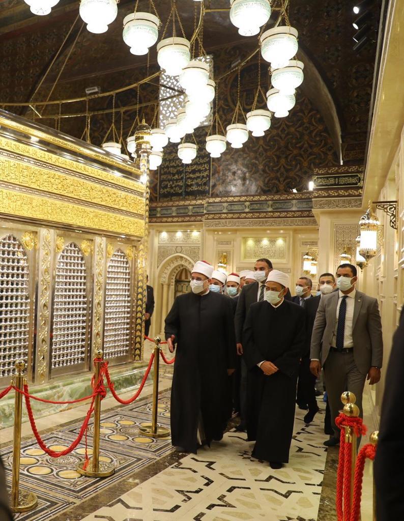 الإمام الأكبر يتفقد أعمال التجديد الشاملة بمسجد الحسين