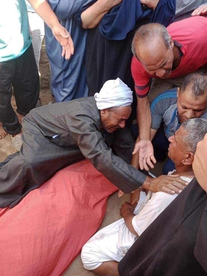 والد دعاء عروس الجنة بالفيوم في مشهد مؤثر