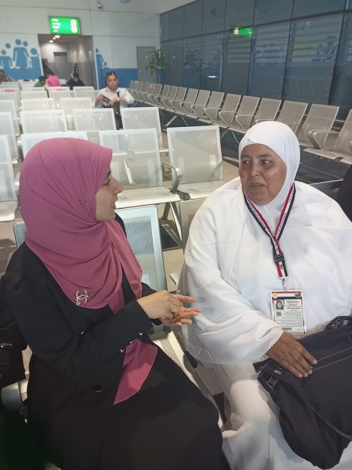 واعظات الأزهر تستقبل الحجاج في مطار القاهرة 