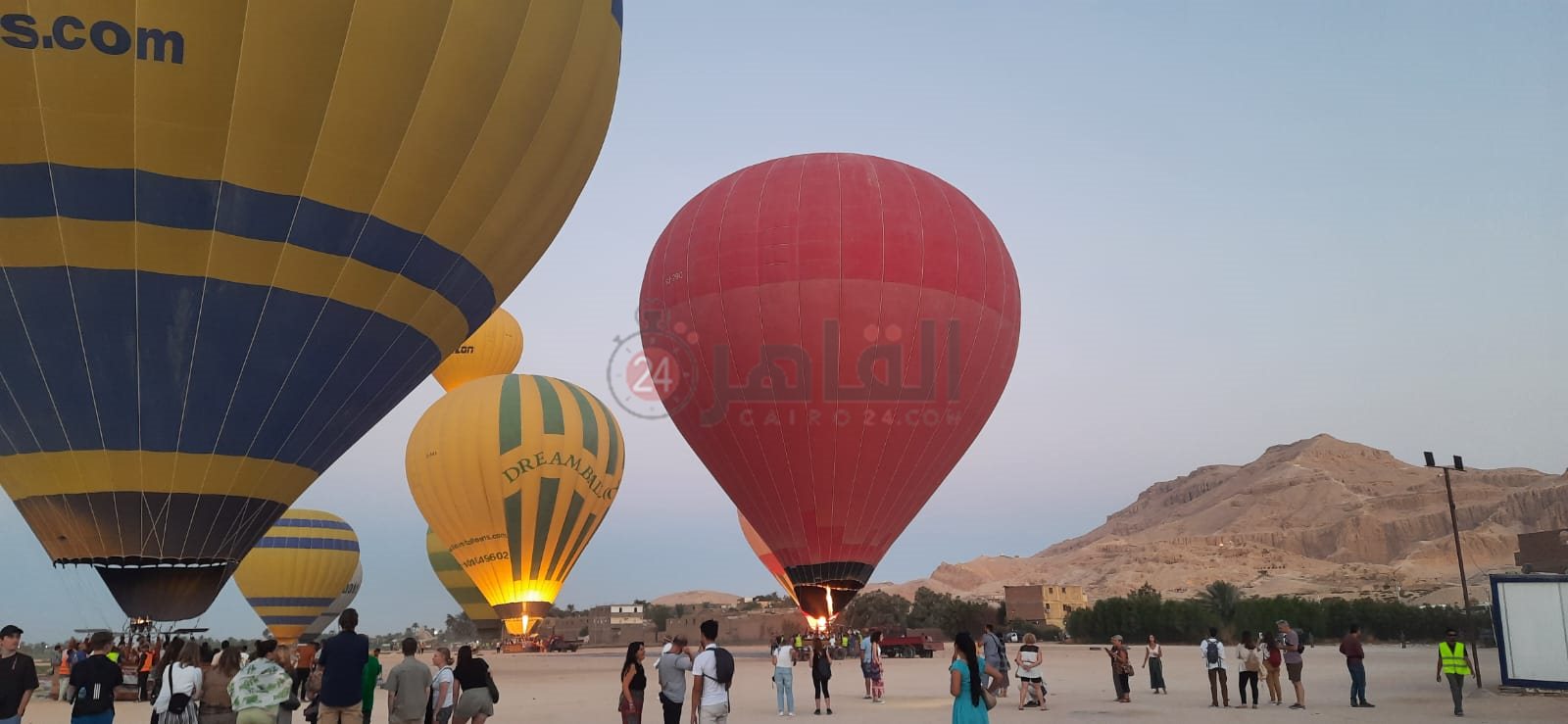 خروج رحلات البالون الطائر في الأقصر