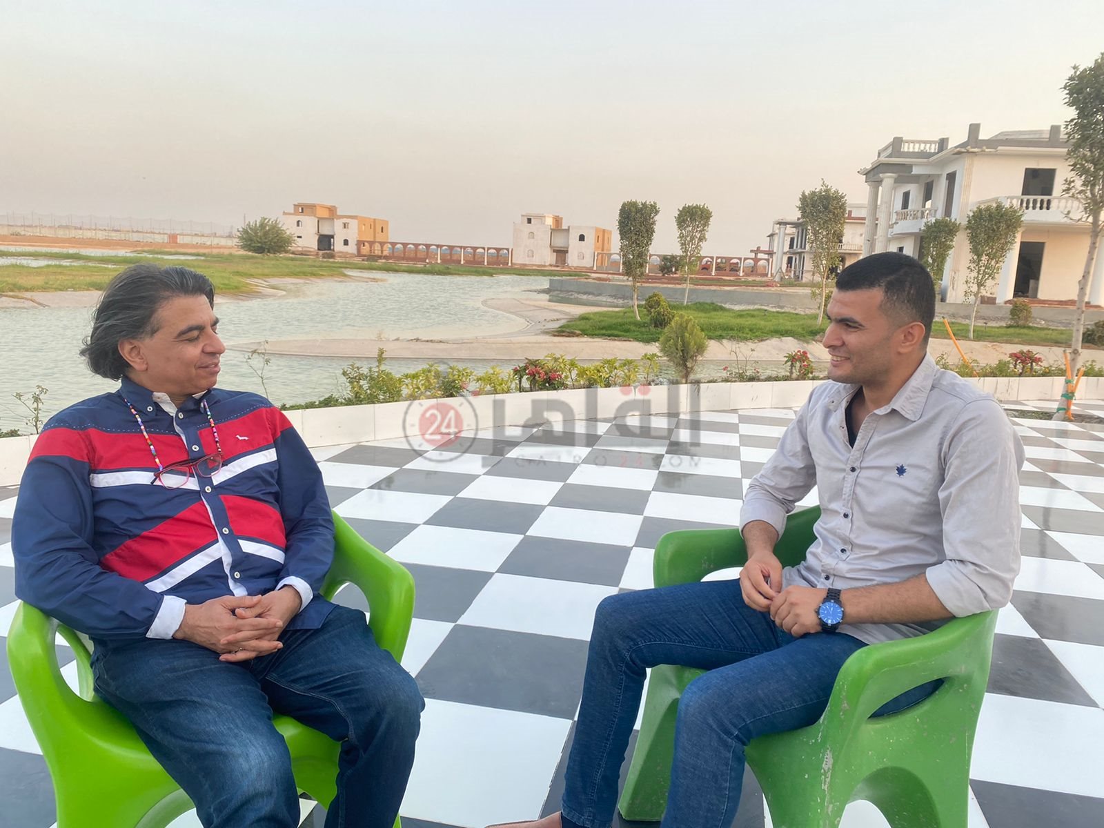 الدكتور جمال شعبان أثناء الحديث لـ مراسل القاهرة 24