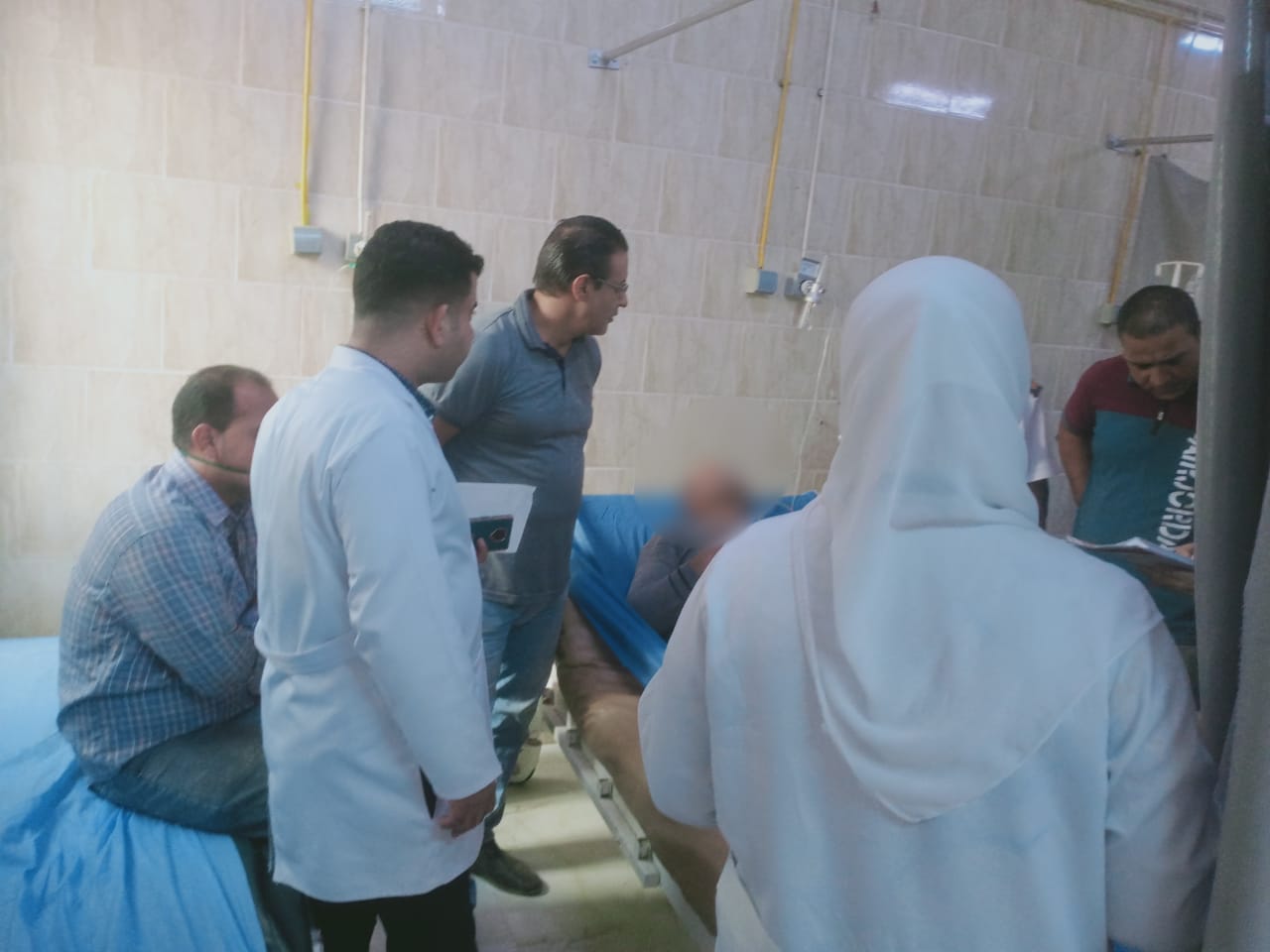 أثناء اسعاف المصابين في واقعة تسريب الغاز
