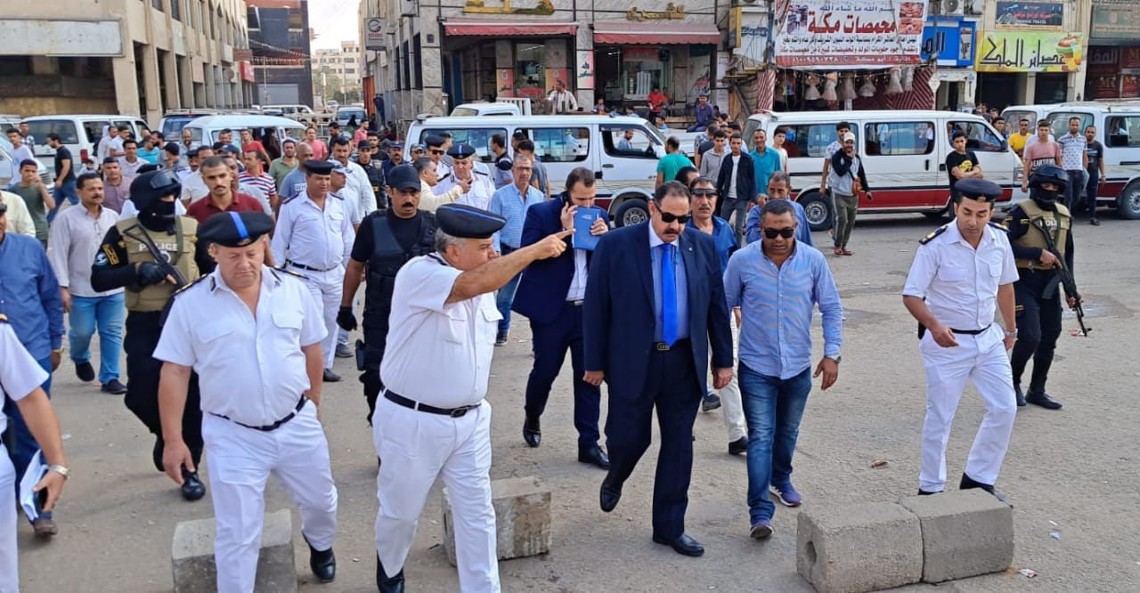 مدير أمن الشرقية يقود حملة لرفع الإشغالات بالعاشر من رمضان 04