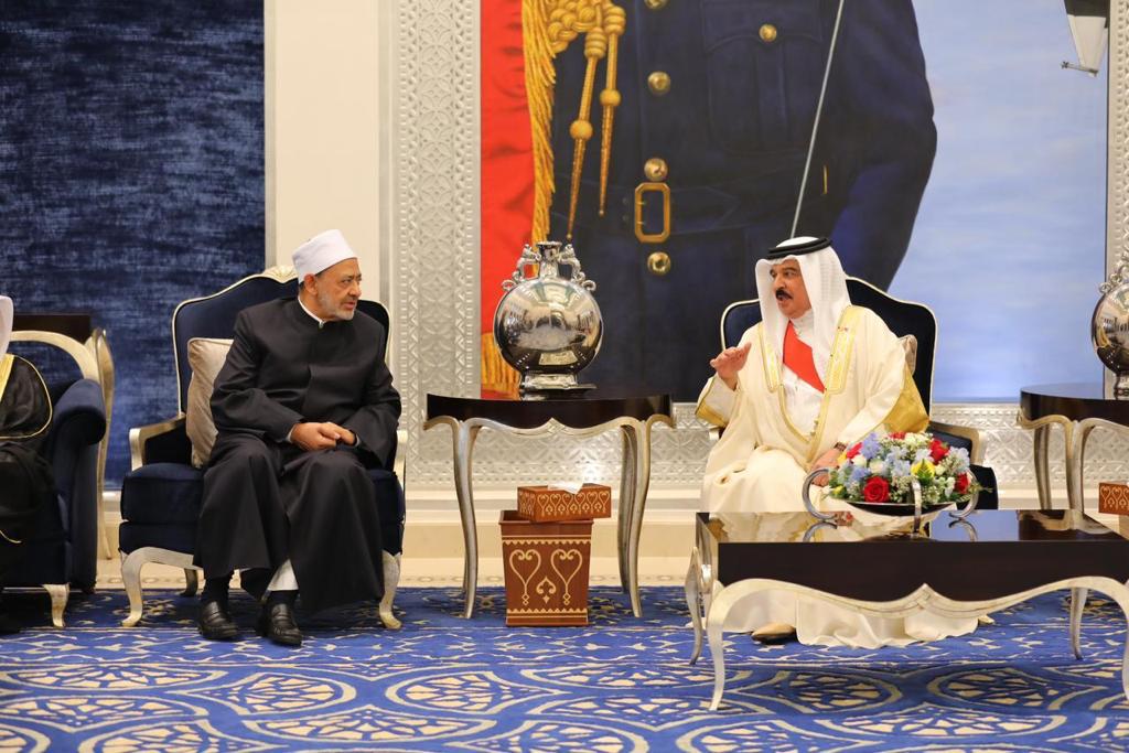 الملك حمد بن عيسى آل خليفة ملك البحرين يستقبل شيخ الأزهر