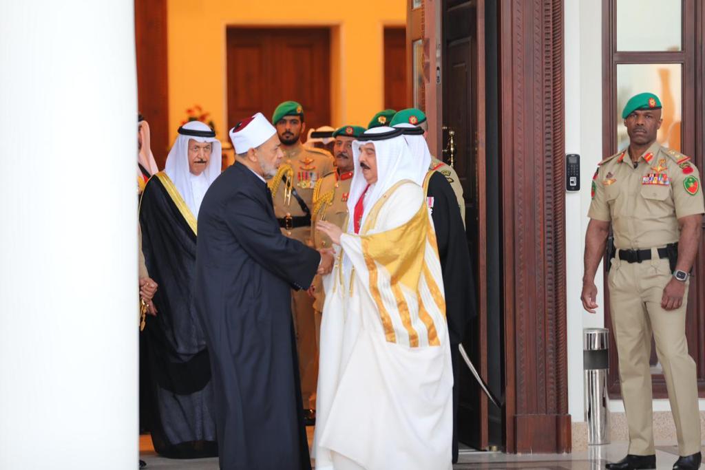 الملك حمد بن عيسى آل خليفة ملك البحرين يستقبل شيخ الأزهر