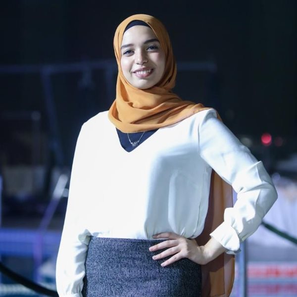 منى صقر