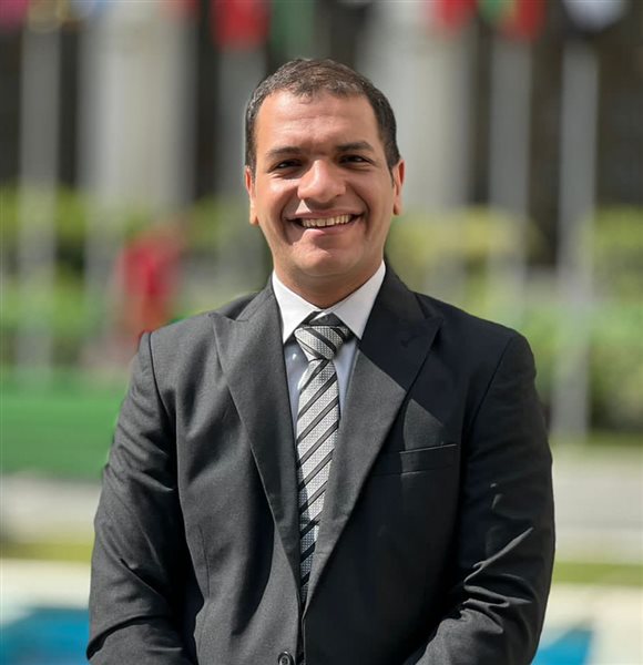 كريم حسين